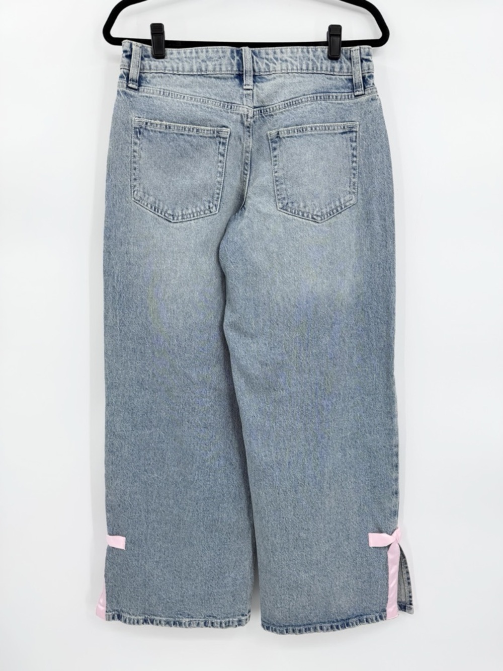 No Boundaries Wide Leg Jeans Light Wash Denim w/Pink Ribbon Detail Size 2 NWT - Picture 5 of 15